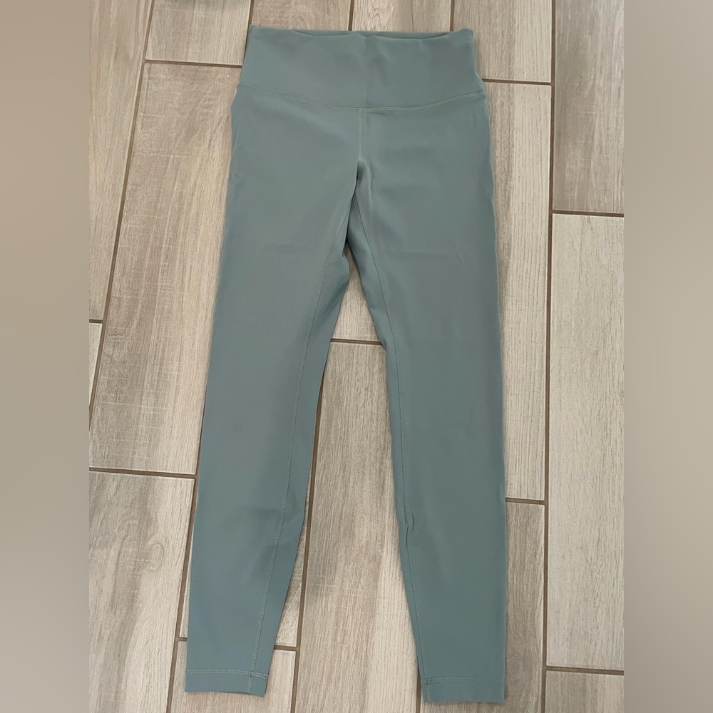 Women’s Lululemon Wunder Under Train High-Rise Tight 28” size 10